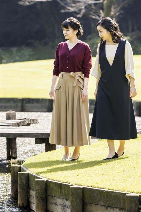 Japans Princess Mako Meets Emperor Empress Before Marriage