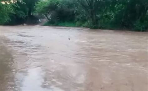 Chuva Faz Estragos E Deixa Moradores Ilhados Em Serra Talhada Farol