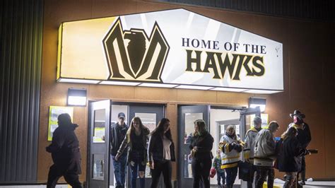 Nipawin Hawks honour Humboldt Broncos en route to SJHL championship