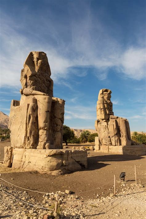 Uniknya Colossi Of Memnon Patung Yang Bisa Bernyanyi Di Mesir