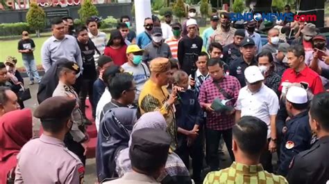 Ratusan Warga Tanah Laut Gelar Demo Minta Pemkab Tegas Dalam Kasus