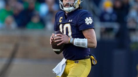 Hartman Throws 4 Tds To Lead No 20 Notre Dame To 45 7 Win Over His