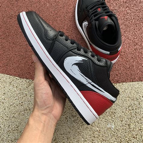 Low Air Jordan 1 Low Brushstroke Swoosh” Se 4659 001