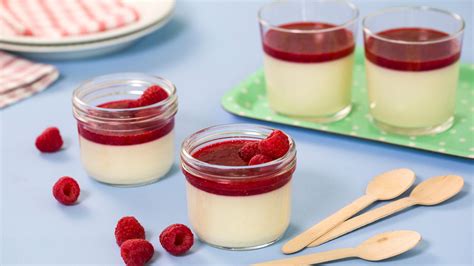 Yoghurt panna Cotta Med Bringebærsaus Oppskrift fra TINE Kjøkken