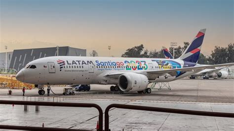 Latam Airlines presentó librea especial en un Boeing 787 Dreamliner