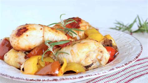 Pilons De Poulet Aux Poivrons Et Aux Tomates Cerises Un Plat Succulent