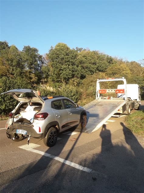 Curgy Deux personnes blessées dans un accident de voiture