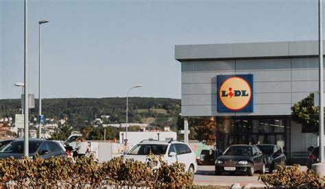 Angaj Ri Pe Band Rulant La Lidl Se Ofer Salarii De De Lei