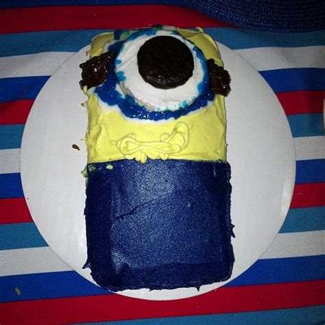 The Minion Cake - Tina B's World