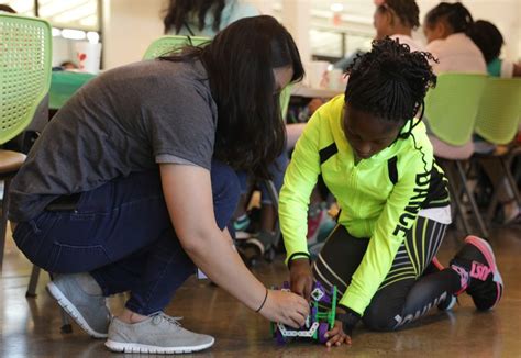 BUILDING VEX IQ MIA KIT Brownie REC Foundation