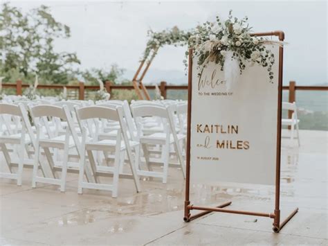 Etsy Wedding Welcome Signs That Will Help You Greet Your Guests In