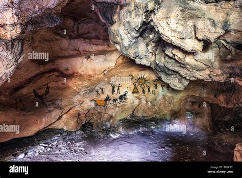 Dessin D Un Ancien Homme De L Ge De Pierre Dans Une Grotte La