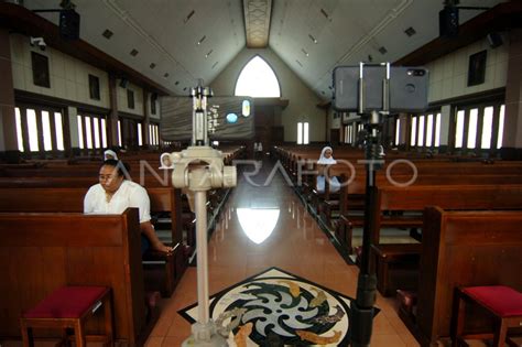 Ibadah Jumat Agung Dalam Jaringan Antara Foto