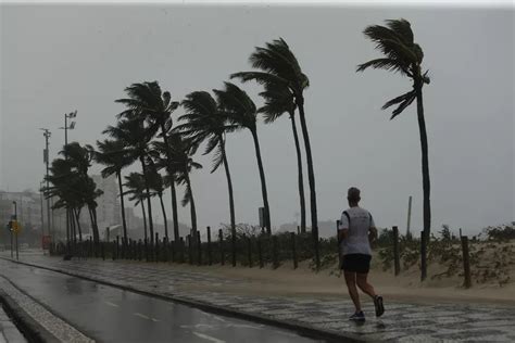 Ventania Assusta Cariocas Na Barra Da Tijuca E Na Zona Sul Veja Como