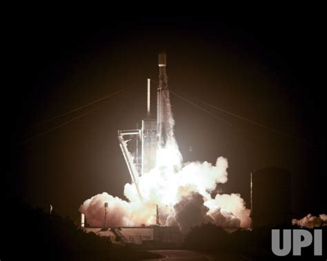 Photo Spacex Falcon Heavy Launches Jupiter 3echostar 24 From The