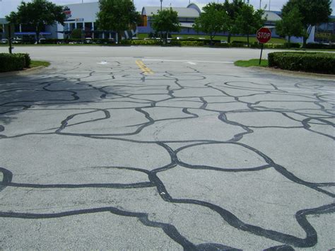 Hot crack fill contractor of Nashville. R & R Paving of Nashville