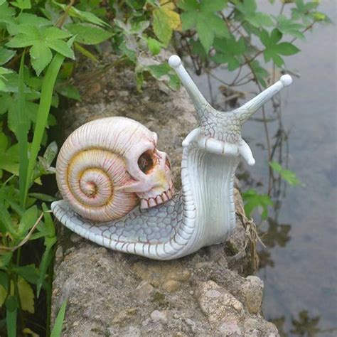 Cyanoak Skeleton Snail Resin Crafts Garden Snail Statue Patio Snail