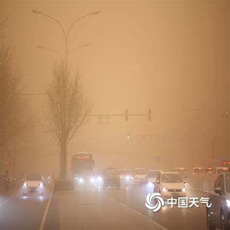 实拍北京沙尘：天空昏黄空气严重污染 图片 中国天气网