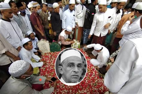 Pemakaman Habib Hasan Dibanjiri Ribuan Jemaah Satgas Covid Kaget