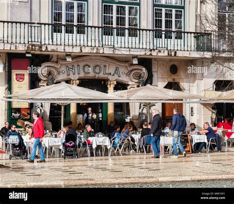 Cafe Scenes Hi Res Stock Photography And Images Alamy