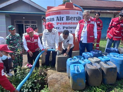 Kekeringan Warga Pulosari Pemalang Terima Bantuan Air Bersih Dari PMI