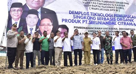 Bersama Rachmat Gobel Penjagub Gorontalo Tanam Singkong Di Lahan