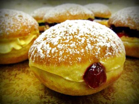 Paczki vs Jelly Donut: A Delightful Battle of Sweet Traditions on Paczki Day – Topics Box