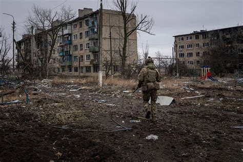 Civilians Cling On As Troops Repel Russia At Ukraines Front Lines