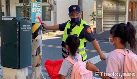 開學囉！放下學過馬路要當心 台東警「護駕」老師家長都安心 Ettoday地方新聞 Ettoday新聞雲