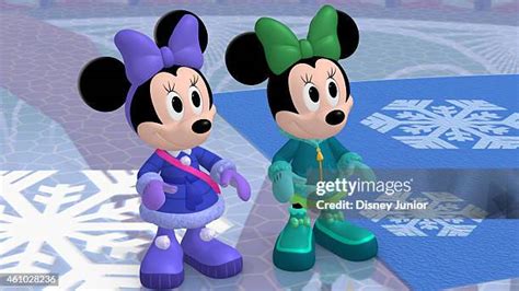 Minnie Winter Bow Show Photos and Premium High Res Pictures - Getty Images