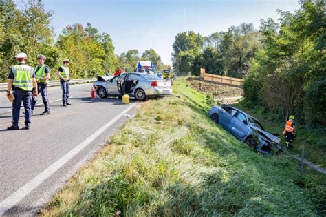 Fünf Personen bei Unfall auf der B139 in Traun teils schwer verletzt