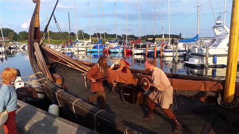 Orm og Nael slås på Saga Oseberg viking skib Orø YouTube