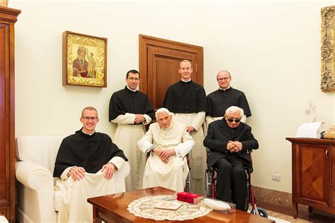 Funeral De Benedicto Xvi Con Ceremonia Solemne Pero Bajo El Signo De La