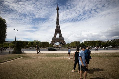 Paris Une jeune femme violée en pleine nuit au Champ de Mars