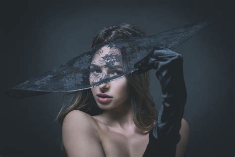 intrigant - Alexandr als Kunstdruck oder Gemälde.