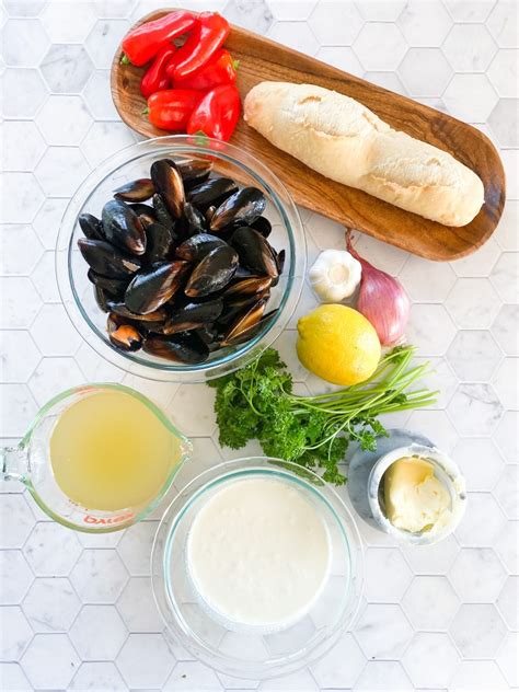 Mussels in Garlic Cream Sauce - Eat Like Erin