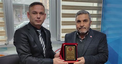 Genç Memur Sen den emekli olan Diyanetsen ilçe başkanına plaket