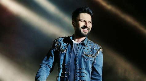 Tarkan ve Cem Yılmaz dan İzmir paylaşımı