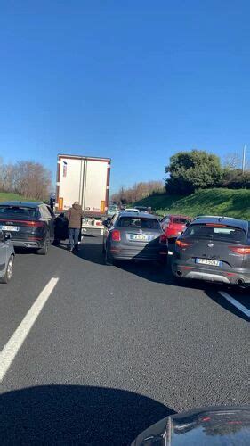 I Ristoratori Bloccano L Autostrada Fateci Lavorare Non Vogliamo I