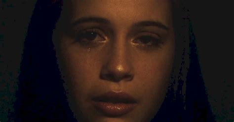 Bea Miller Disponibiliza O Clipe Emocional De Self Crucify