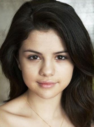 8 Pictures Of Selena Gomez Without Makeup | Styles At Life