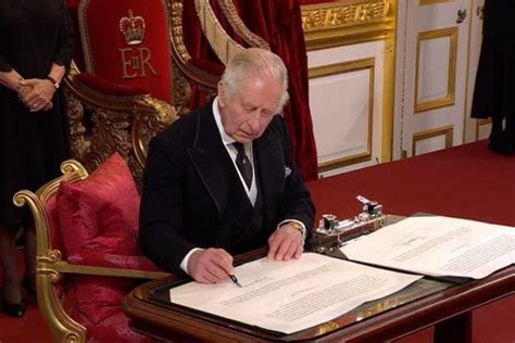 Carlos Iii Proclamado Oficialmente Rey En Ceremonia Real