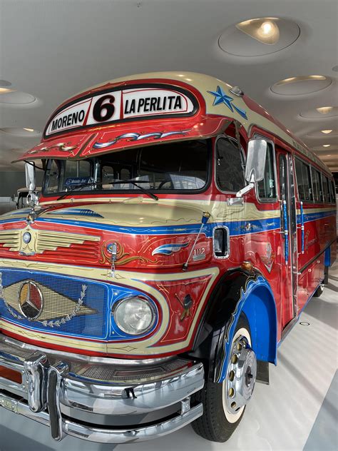 Antiguo colectivo en el museo de Mercedes-Benz en Stuttgart : r/argentina