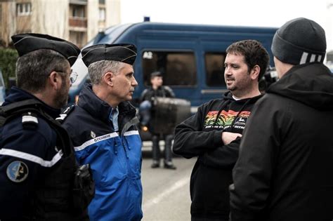 VIDÉO Colère des agriculteurs bloqués à Guingamp ils retournent sur