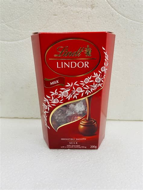 Red Color Packaging Lindt Lindor Milk Chocolate 200g At Rs 560piece In