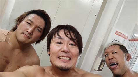 Harashima On Twitter 12 31年越しプロレス 年越しを越さない年越しプロレス。 我ら笑父血、シャッフルトーナメントは2回戦で勝てなかったよ。 でも素敵な大会だったか