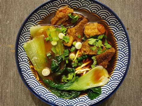 Taiwanesische Rind Nudelsuppe Niu Rou Mian Taiwanese Beef Noodle Soup