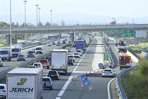 Slobodna Dalmacija Nesre A Na Autocesti Dvije Osobe Hitno Prevezene