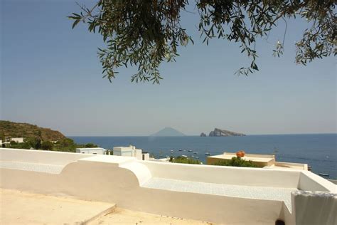 Lo Stromboli E Basiluzzo Dalla Terrazza Sul Tetto Panarea Outdoor