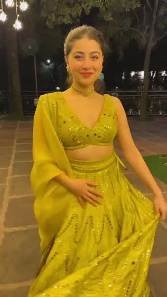 Aditi Bhatia Hot Pics And Photo In Black Outfit